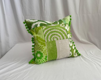 Designers Guild, Boho-Stil, gesteppte Zierkissenbezüge aus grün-weiß bedruckten Baumwollstoffen, von Jane Hall Design, (20”/20”)