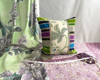 Capa de almofada de seda bordada: listras de veludo, roxo malva e verde (16”)