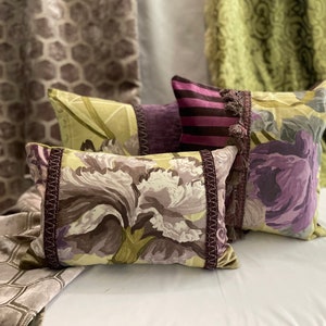 Designers Guild Dujardin Kissen: Grüner Leinensamt mit Blumenmuster (31cm x 45cm)