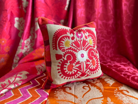 45 cm dekorativer Kissenbezug Manuel “Mona”, rosa, orange, besticktes Leinen, Wolle, Paspelierung, Jane Hall Design