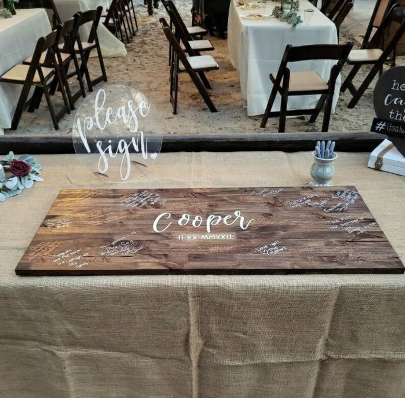 Venta Libro de visitas alternativo // Tablero de invitados de madera // Inicio de sesión de boda // Nombre personalizado y signo de fecha // Libro de visitas colgante personalizado imagen 7