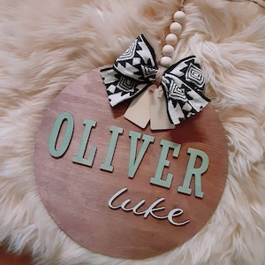 3D Hospital Hanger Name Sign // Northwoods Wood Wall Decor // Round Sign for Above Bed or Crib // Painted Wood Sign // Custom Baby Gift