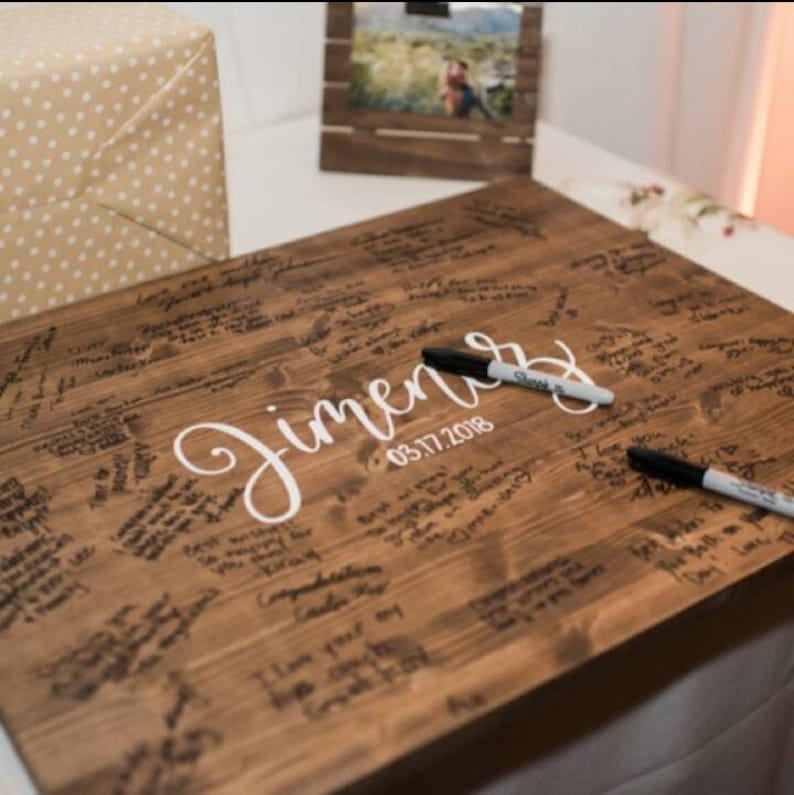 Venta Libro de visitas alternativo // Tablero de invitados de madera // Inicio de sesión de boda // Nombre personalizado y signo de fecha // Libro de visitas colgante personalizado imagen 2