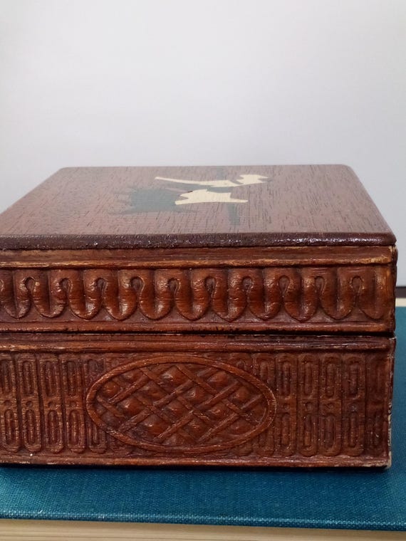 Hand Carved Wood Box with Hand Painted Dogs: Vint… - image 7