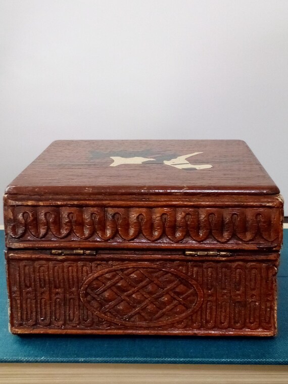Hand Carved Wood Box with Hand Painted Dogs: Vint… - image 3