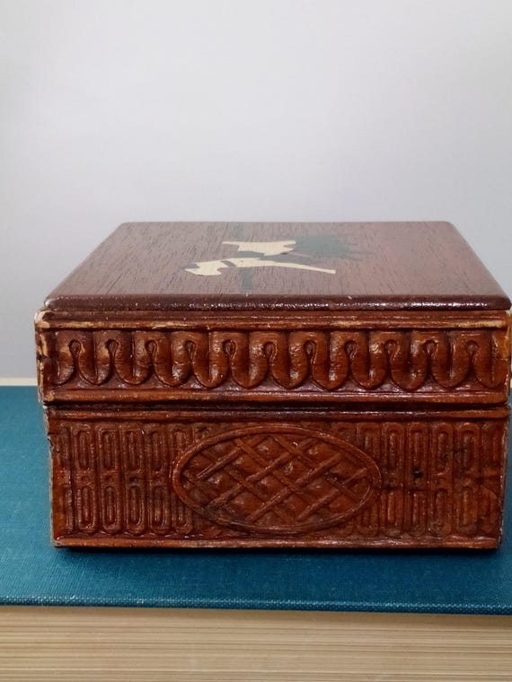 Hand Carved Wood Box with Hand Painted Dogs: Vint… - image 4