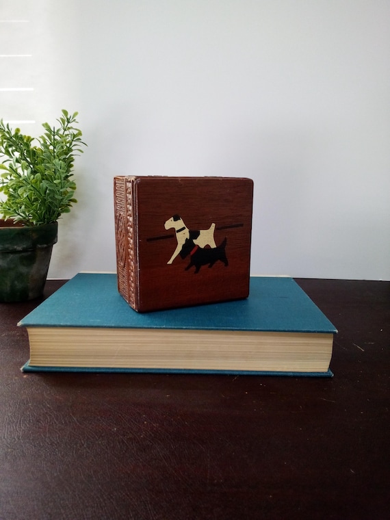 Hand Carved Wood Box with Hand Painted Dogs: Vint… - image 1