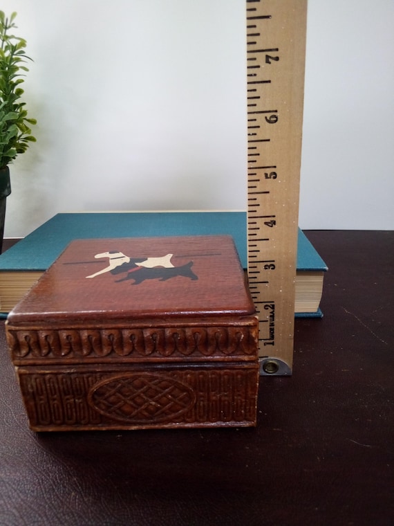 Hand Carved Wood Box with Hand Painted Dogs: Vint… - image 2
