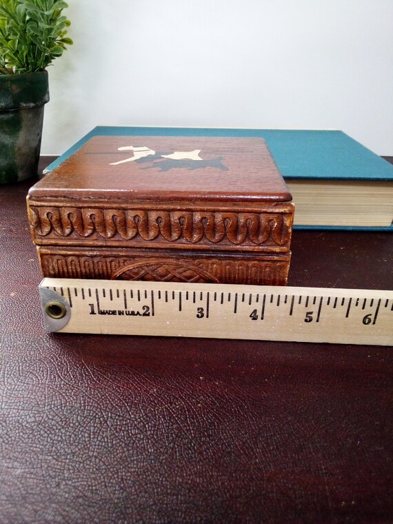 Hand Carved Wood Box with Hand Painted Dogs: Vint… - image 5