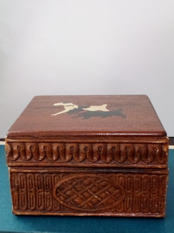 Hand Carved Wood Box with Hand Painted Dogs: Vint… - image 9
