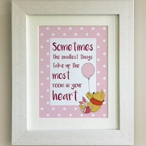 Winnie the Pooh ZITAT PRINT, Neues Baby/Geburtszimmer Bild Geschenk, Pooh Bär, Manchmal die kleinsten Dinge, Herz, nur montiert, 4 Farben