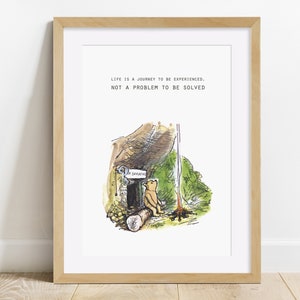 Puede incluir: Una ilustraci&oacute;n de Winnie de Pooh con una cita: "La vida es un viaje para ser experimentado, no un problema para ser resuelto."