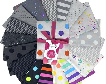FQB True Colors Graywork - Tula Pink - 17pcs - Free Spirit Fabrics - Fat Quarter Bundle