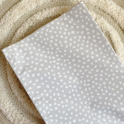 Antiroll Wedge Changing Mat // Unisex Baby Changing Mat // Etsy UK