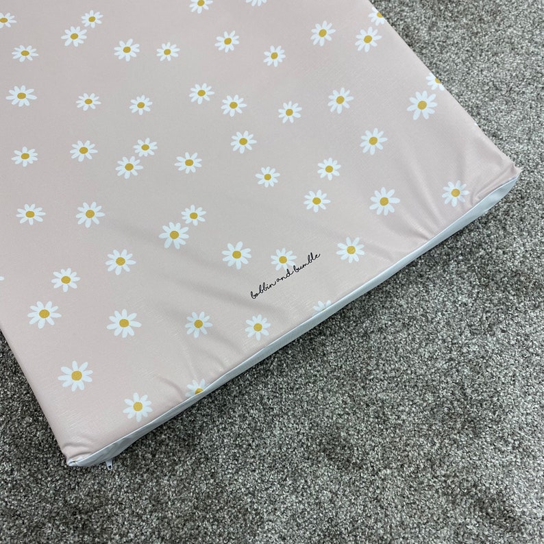 Antiroll Wedge Changing Mat // Baby Girl Changing Mat // Pink Etsy UK