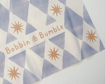 Tapete antisalpicaduras Arlequín Azul: Impermeable, fácil de limpiar y no se ensucia.