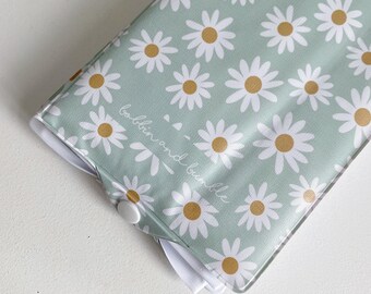 Daisy Folding Changing Mat // Portable Baby Changing Mat // Travel Baby Changing Mat Daisies