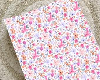 Cambiador con cuña floral magenta / Cambiador rosa para niña / Cambiador antivuelco / Decoración floral llamativa para habitación infantil / Cambiador impermeable