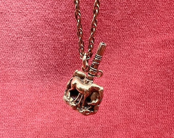 Ciondolo in oro antico con cavalli 3D — Ciondolo da orologio in oro 15 carati con sigillo intagliato