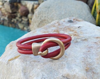 Red leather gold circle hook bracelet