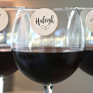 Segnabicchieri incisi, ciondoli per bevande personalizzati, segnabicchieri magnetici, regali per addio al nubilato, regali per damigelle d&#39;onore, ciondoli per vino per matrimonio