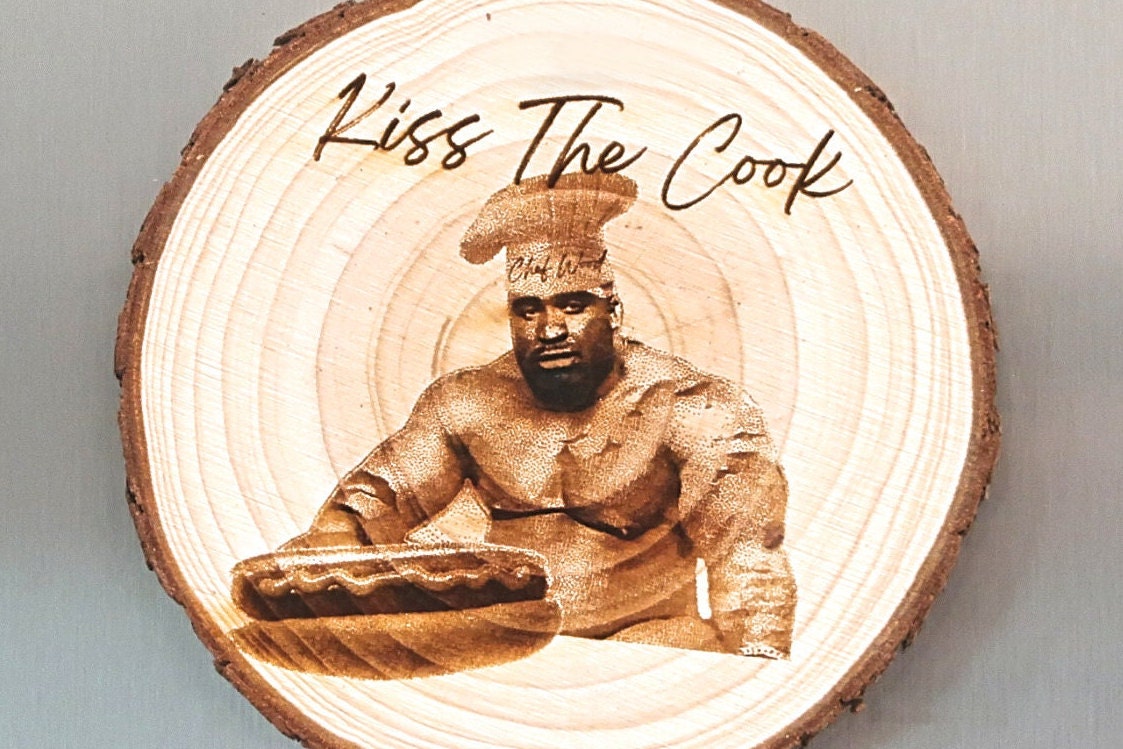 【Enoch Wood's】 プレート Barry Wood Magnet: Kiss the Cook Engraved Wood Gag Gift - Etsy Canada