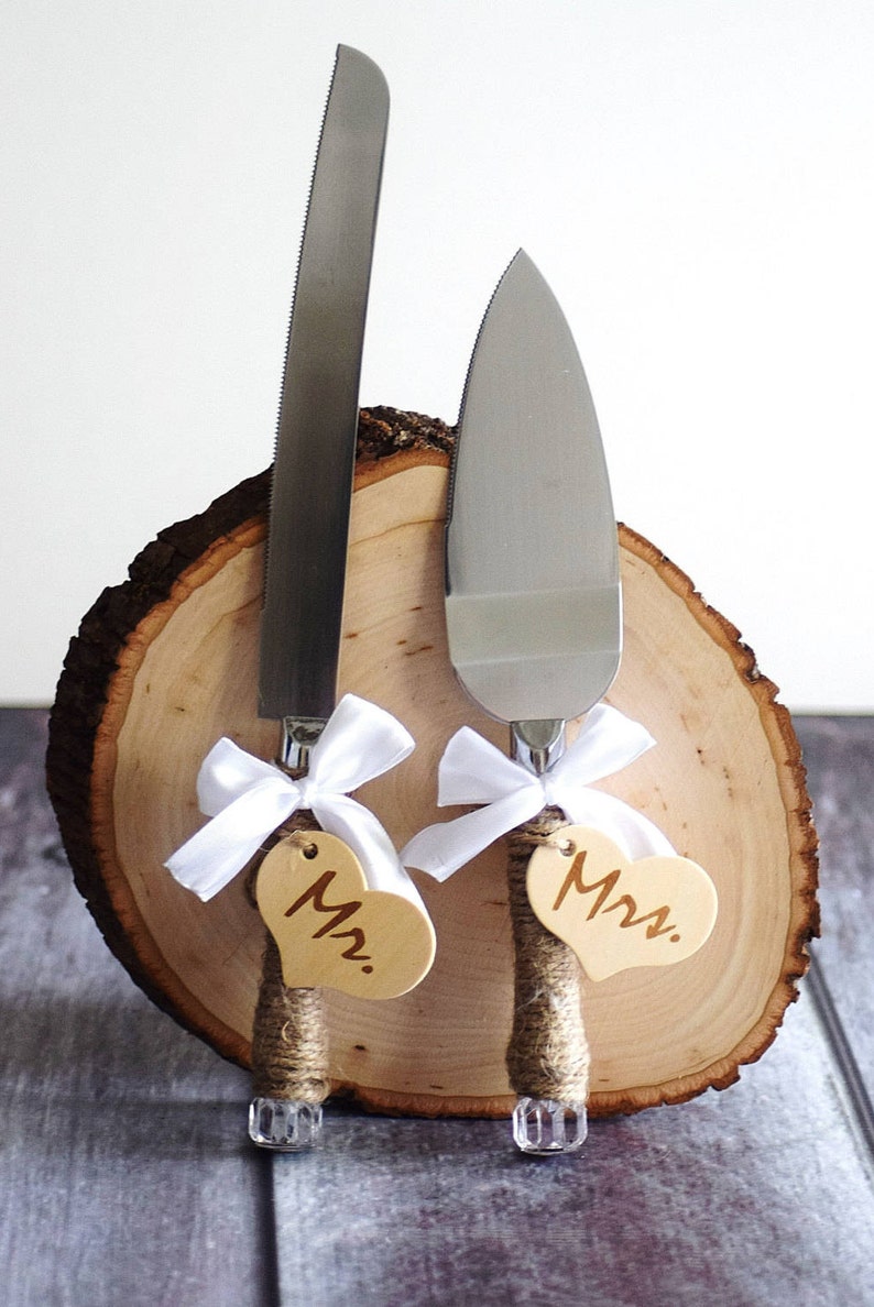 Rustic wedding cake knife customized wedding cake serving set- Twine and engraved hearts- wedding gifts-Purple wedding- Wood engraved 