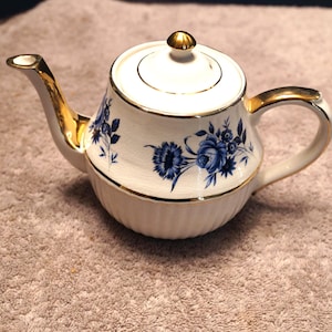 Arthur Wood teapot, Made in England Teapot