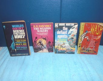 Vintage group of Science Fiction Paperbacks, Sci Fi Fantasy books
