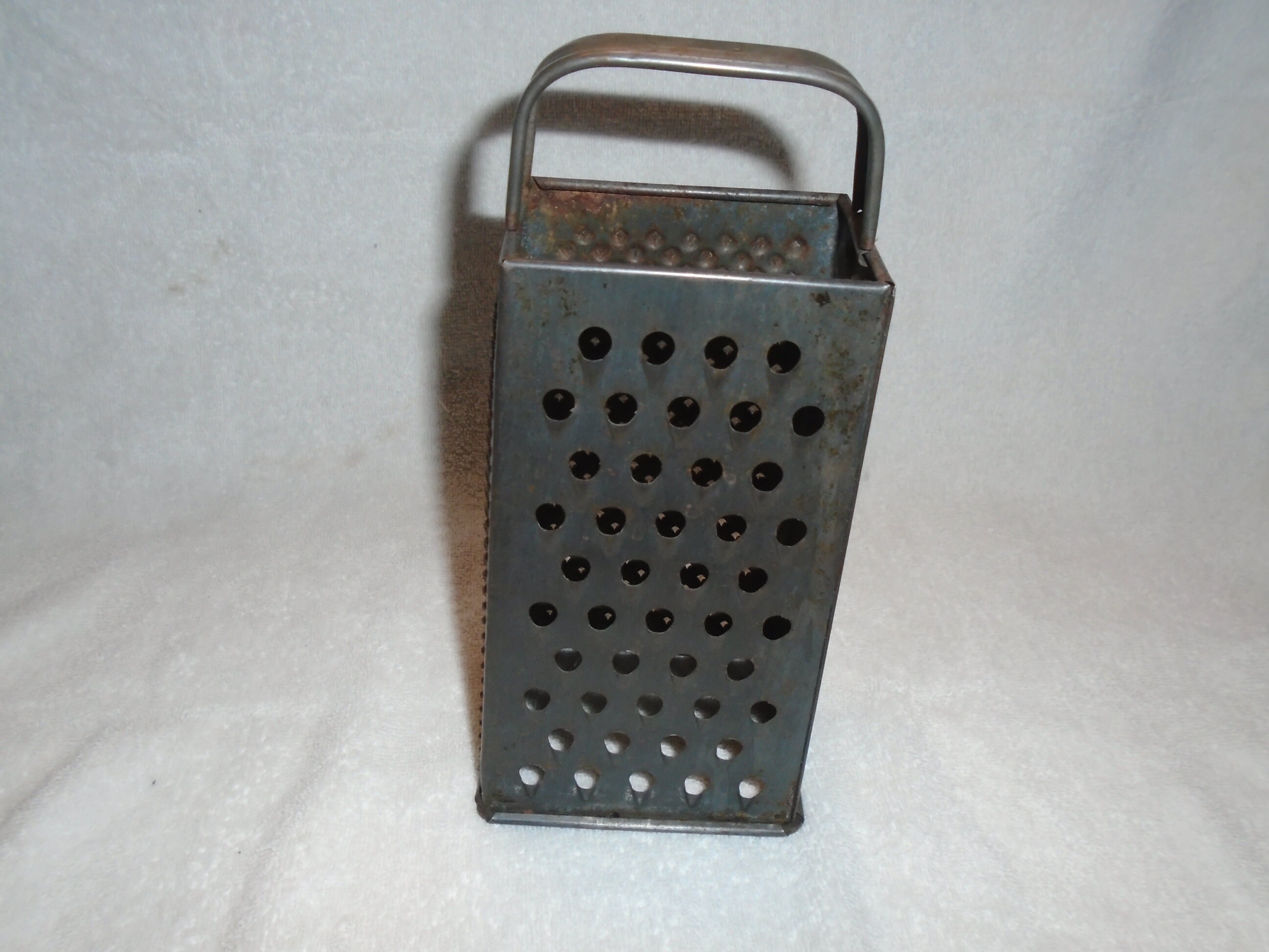 Vintage Table Top Cast Iron Nut Grinder Cheese Grater #820 Antique