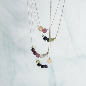 Collier personnalisé avec pierres de naissance : bijoux de famille en argent sterling