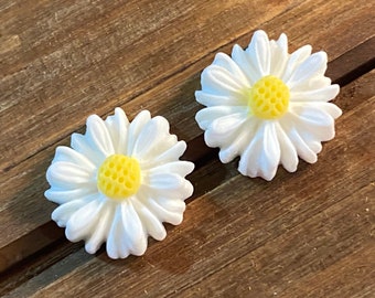 Daisy Stud Earrings-Daisy Jewelry-Daisy Earrings-Flower Earrings-Daisy Floral Earrings-Flower Earrings-Daisies