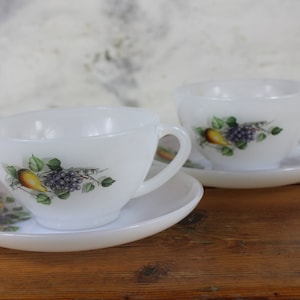 2 Arcopal large breakfast cups, matching saucers, Cafe au lait cups, Arcopal summer fruit, French vintage, 1970&#39;s, retro dining, 2 sets.