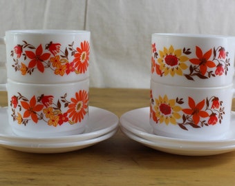 4 Arcopal cups, tea or coffee cups and saucers, 25cl, orange flower design, French vintage, 1970's retro dining, Arcopal cups, breakfast set