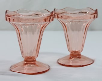 2 pink glass icecream sundae dishes, sherbet bowls, pink glass bowls, Rosaline, Arcoroc, dessert bowls, French vintage, 1970 retro, 2 sets.