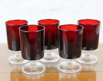 5 red glasses, 10cl, Luminarc Cavalier glasses. ruby red glasses, 9.5cm, stemware, small wine glasses, French vintage, 1970's Retro dining,