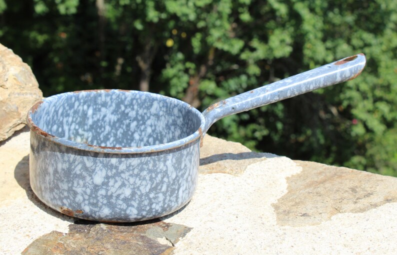 Old rustic enamel pan, French saucepan, blue marble enamel, vintage enamel caserole, French farmhouse chic, vintage enamelware image 4