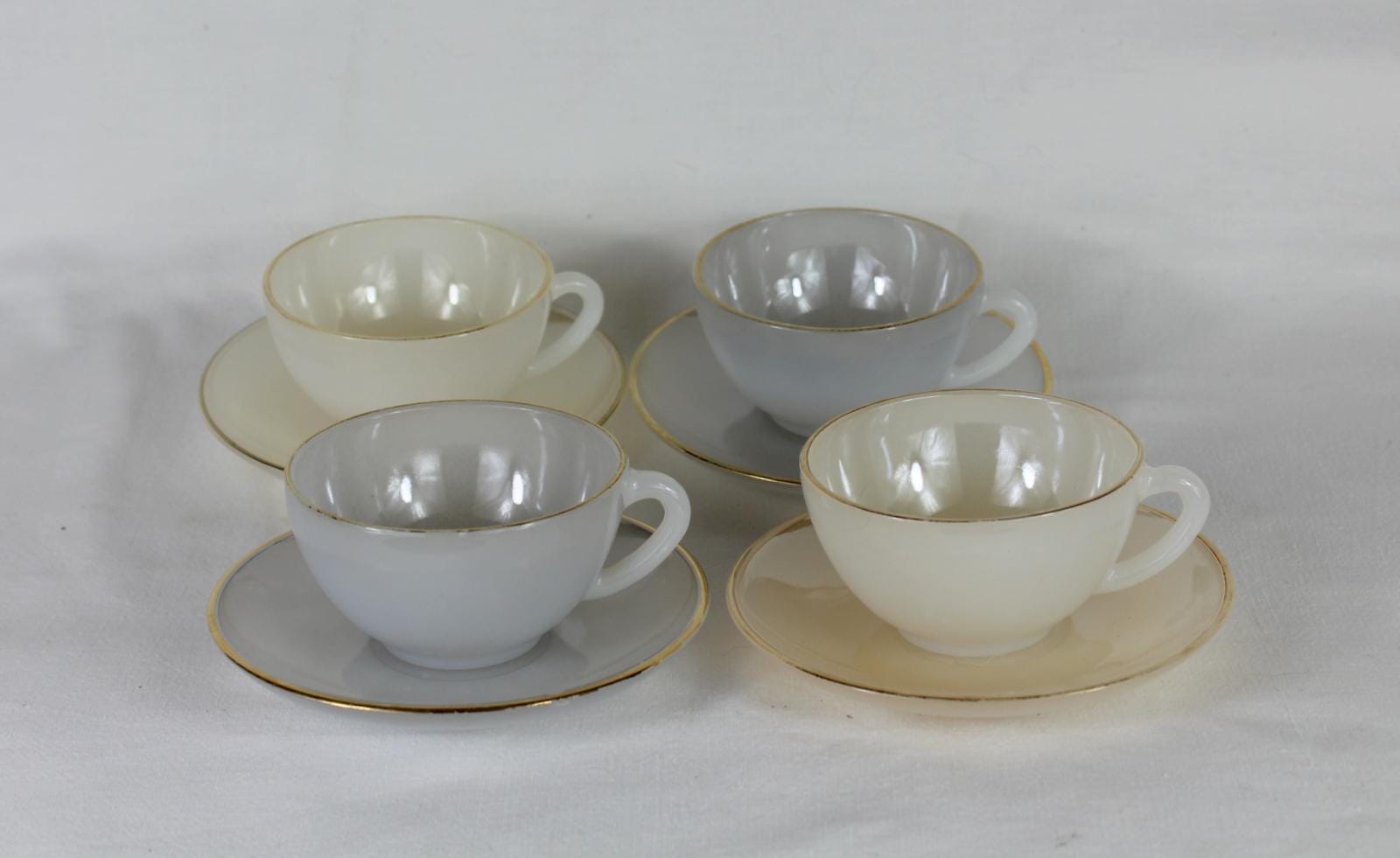 4 tasses et soucoupes Arlequin d'Arcopal, Service à café