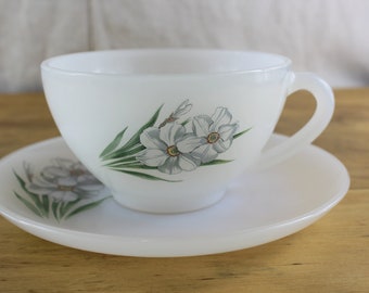 1 Arcopal large breakfast cup, 'Cafe au lait', coffee cup and saucer, Arcopal white carnation, milkglass, French vintage, retro 1970's