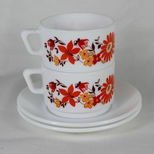 2 Arcopal cups, tea or coffee cups and saucers, 25cl, orange flower design, French vintage, 1970&#39;s retro dining, Arcopal cups, breakfast set