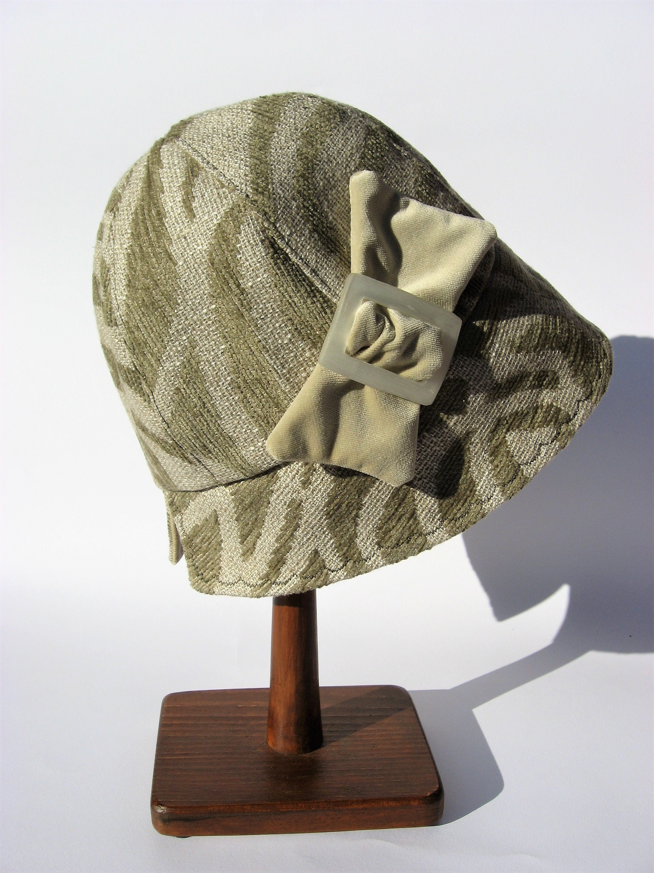 Ivory Cloche Hat, Trendy Fall Winter Hat 20s-30s Style, Elegant Handmade Hat, Medium Large Size