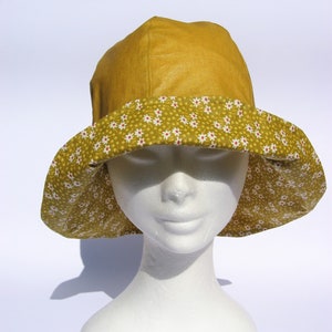 yellow rain hat for women, floral rain cloche, rain hat style 60s, packable rainwear, size SM