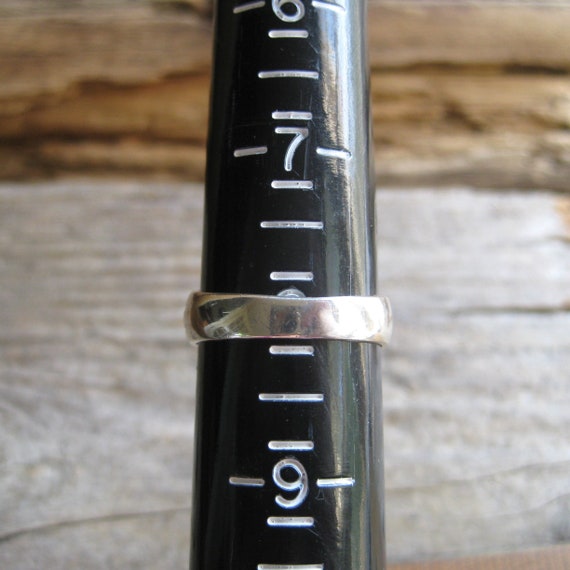 solid STERLING RING, sz 8. Sturdy dimensional cas… - image 7