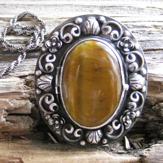 ca 1950 secret Taxco TIGER'S EYE 2 1/4" LOCKET antique collectible pendant brooch, 18" chain necklace, hidden poison snuff stash. Mourning.
