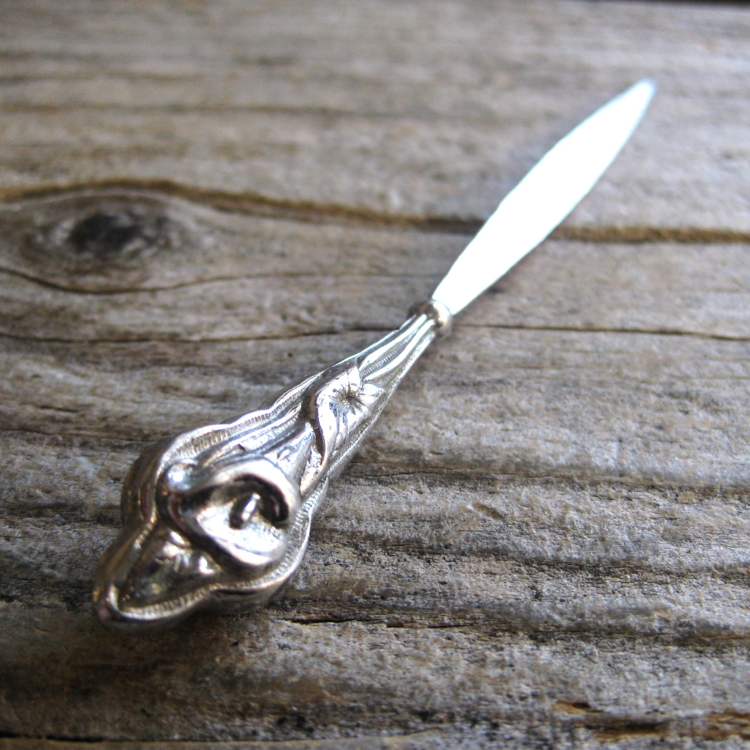 ca 1950 sterling Hair Stick 3 1 4" bun holder. Dimensional Calla Lily,…