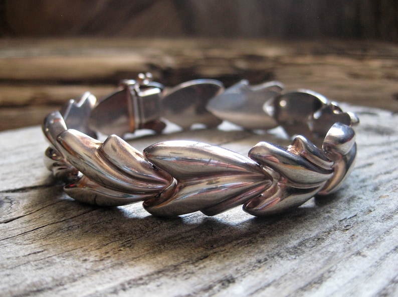 28.3 grams Lovely retro chic quality chunky 8 ITALIAN STERLING BRACELET classic classy elegant but wearable statement piece.
