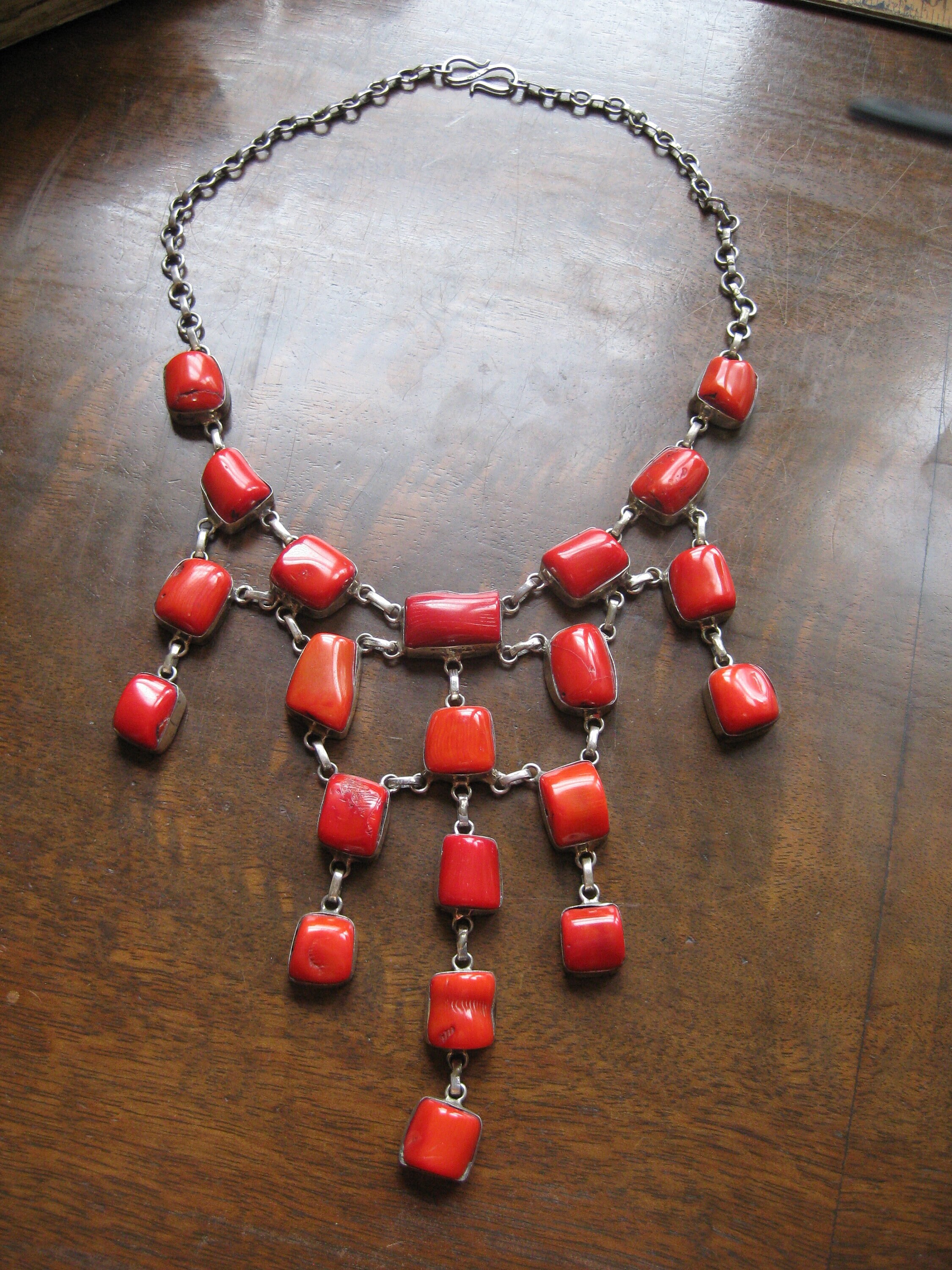 スターリング レッド コーラル 18.5 インチ カラー カスケード