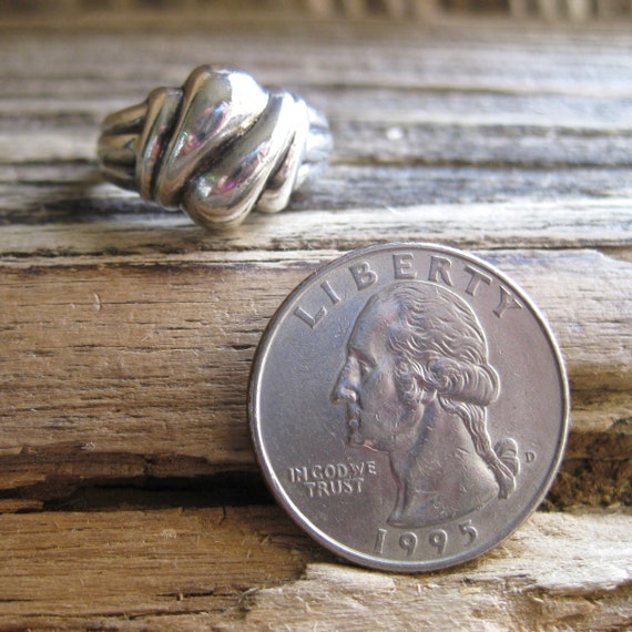 solid STERLING RING, sz 8. Sturdy dimensional cas… - image 2