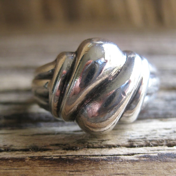 solid STERLING RING, sz 8. Sturdy dimensional cas… - image 1