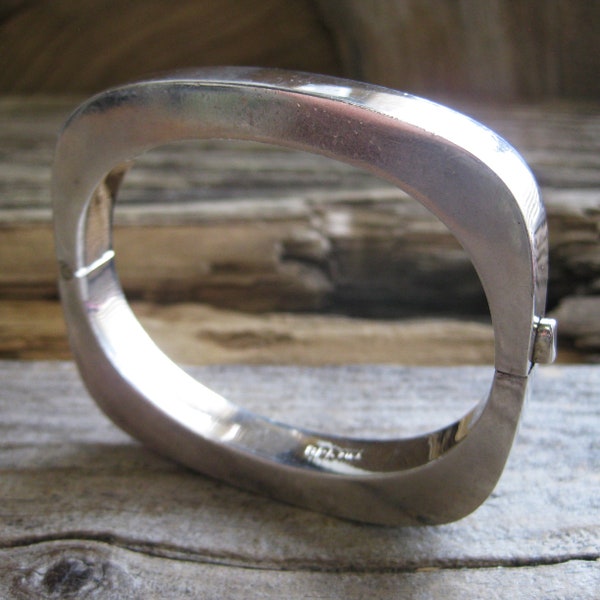 ca 1980 heavy ZINA HINGED 6 1/2" BANGLE dimensional statement bracelet, sterling. Collectible Beverly Hills designer, boutique jeweler. BoHo